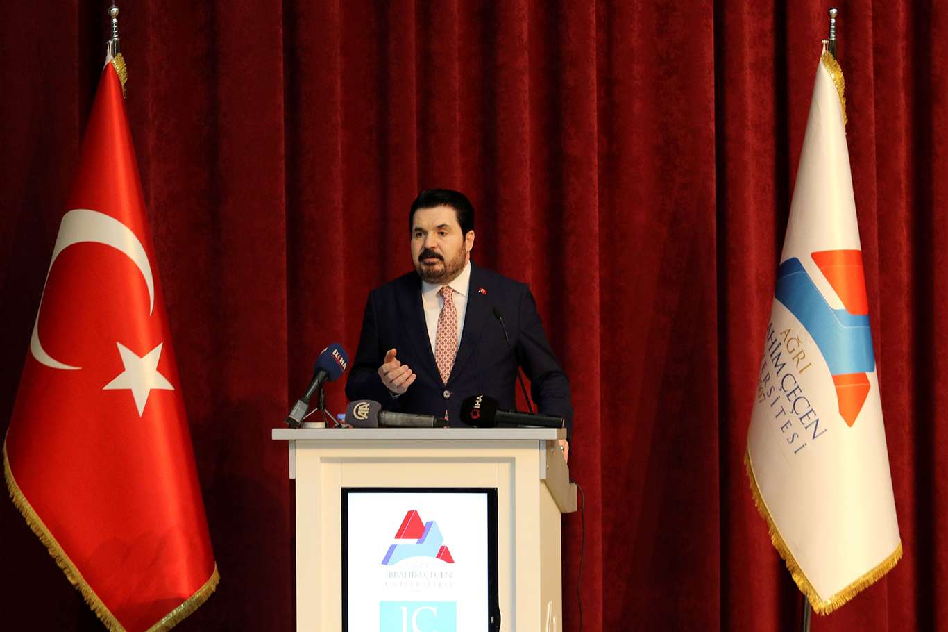 AİÇÜ’de Bilimsel Teşvik Ödülleri Töreni yapıldı